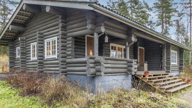 A log cabin with a porch, a small staircase, and a window with a door. - Hännänpää by Interhome (Vihti)