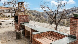 Outdoor dining - 3 bedroom amazing home in LAROYA (LAROYA)