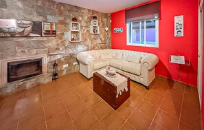 Una Smart TV, una chimenea