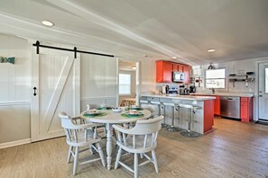 Dining - Steps to Shore! Retreat w Ocean Views & Deck (Holden Beach)