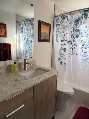 Shower, hair dryer, towels, soap - SNOW! Modern Ski/Snowboard HQ nr Resorts (Cottonwood Heights)