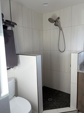 Shower, hair dryer, towels, soap - SNOW! Modern Ski/Snowboard HQ nr Resorts (Cottonwood Heights)