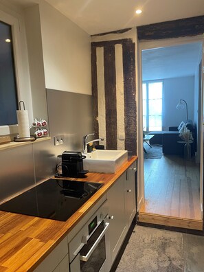 Private kitchen - Charming Appart' Hyper Centre (Orléans)