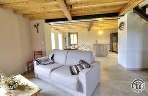 TV - "Ensemble - MEYS - Gîte (MEYS)