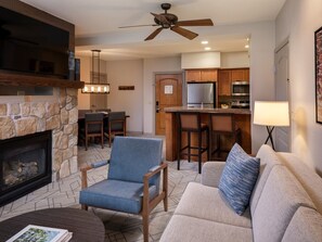 Smart TV - 2-bedroom villa in quaint Avon close to Beaver Creek 2-14-26 to 2-21-26 (Avon)