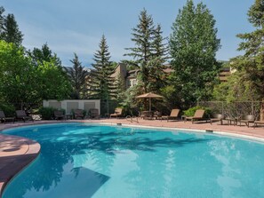 Outdoor pool - 2-bedroom villa in quaint Avon close to Beaver Creek 2-14-26 to 2-21-26 (Avon)