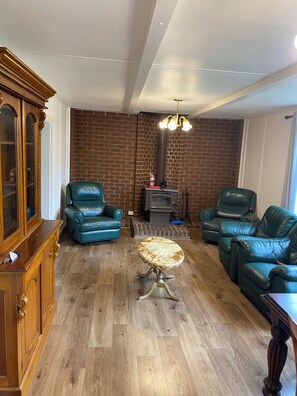 Interior - Bottlebrush on the Grove centrally positioned in the beautiful Huon Valley (Huonville)