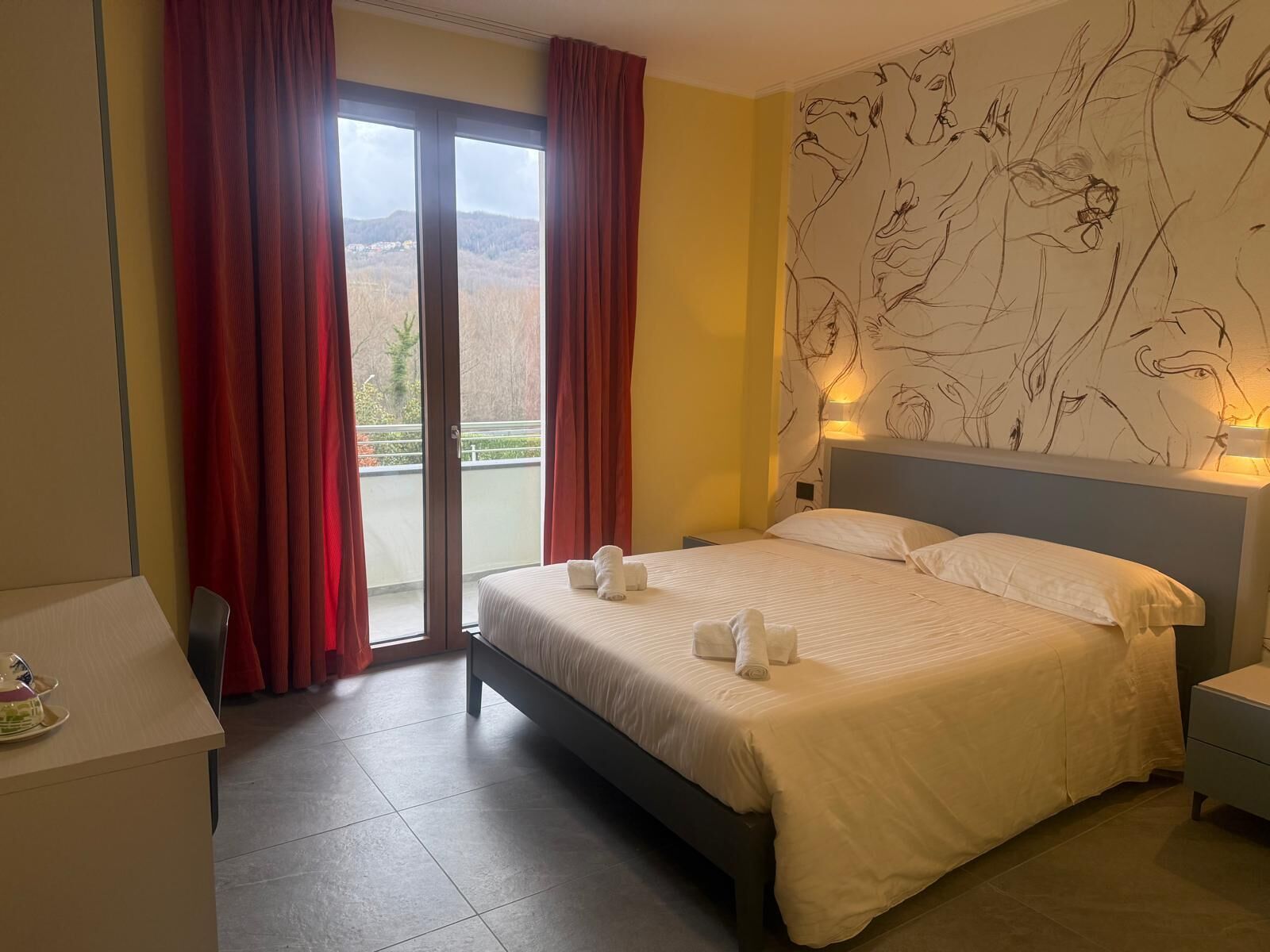 In-room safe, desk, laptop workspace, free WiFi