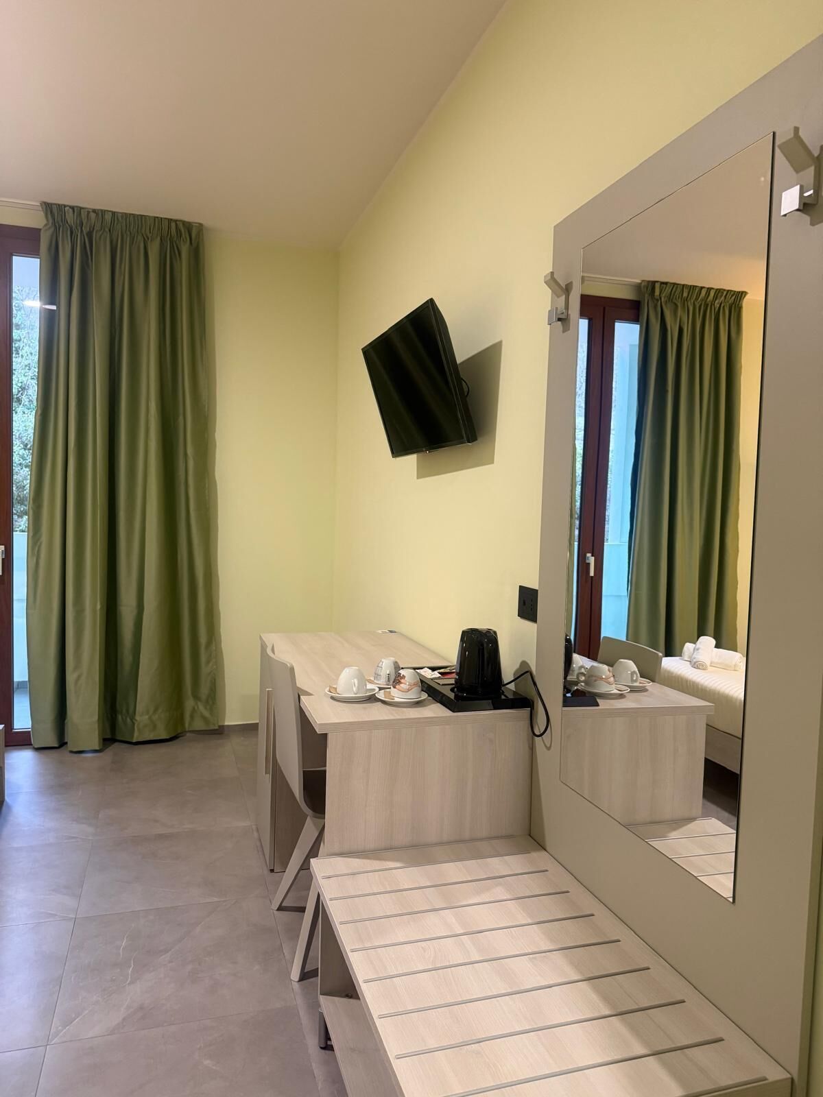 In-room safe, desk, laptop workspace, free WiFi