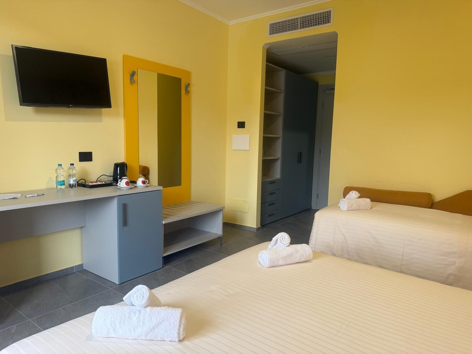 In-room safe, desk, laptop workspace, free WiFi