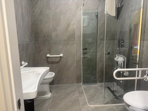 Superior Room (people with disabilities) | Bathroom | Shower, free toiletries, hair dryer, towels - HOTEL PICCOLO PARADISO  (Latronico)