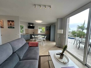 TV - Villa Trevina (with private pool) (El Durazno)