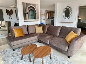 TV - Penthouse with breathtaking views (La Matanza de Acentejo)