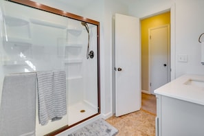 Hair dryer, towels - Hocking Hills Hot Tub Cabin | 5 Min to Lake Logan (Rockbridge)