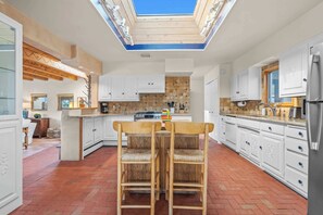 Fridge, microwave, oven, stovetop - Kiva Fireplaces, Stunning Mountain Views (Santa Fe)