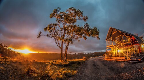 Breathtaking Blue Mountains views from a spacious apartment with a large balcony