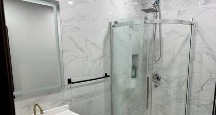 2 bedrooms with parking near NE Arts District, 15min to NSC and US Bank Stadium