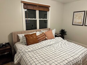 2 habitaciones, tabla de planchar con plancha, wifi y ropa de cama
