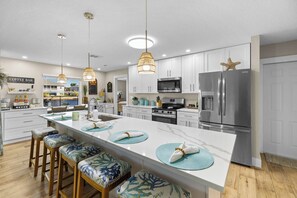 Fridge, microwave, oven, stovetop - NEW! Waterfront Gulf Retreat w/ Heated Pool, Spa, & Mini Golf. (Hernando Beach)