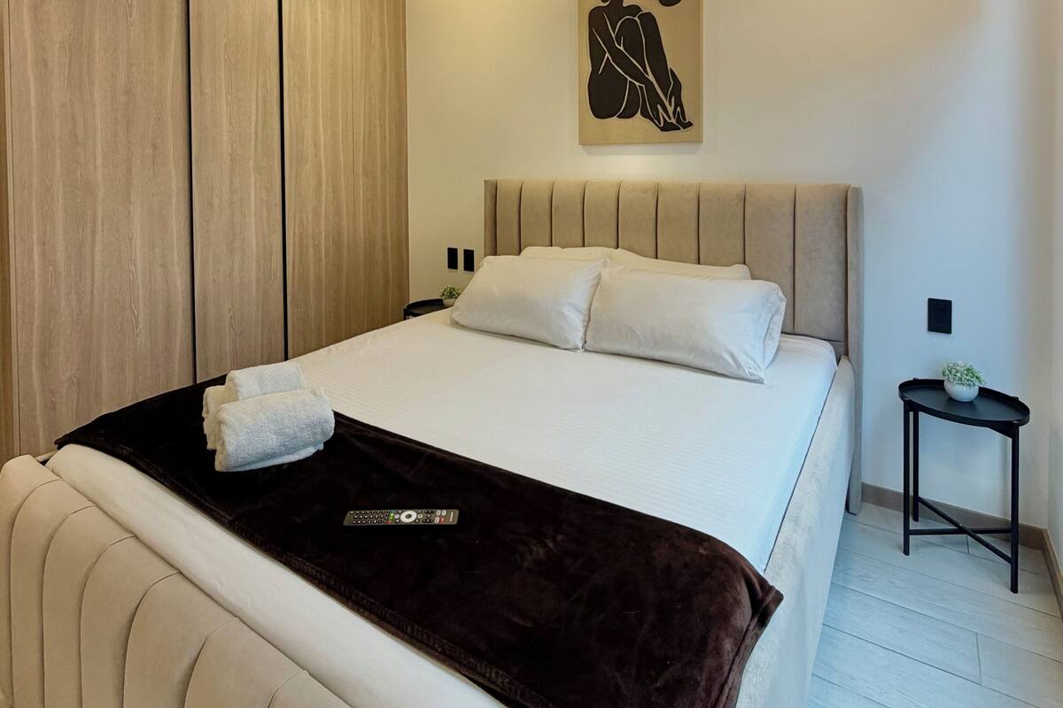 Premium Studio, City View | Meja, ruang kerja komputer riba, langsir/tirai gelap terus 
