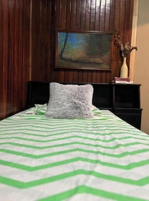 4 chambres, fer et planche à repasser, Wi-Fi, draps fournis