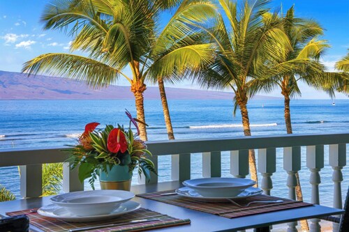 Serene Oceanfront 4th Floor Studio at Lahaina’s Only Boutique Resort
