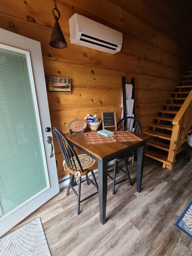 Cozy 1-bedroom studio in adorable Selinsgrove with AC and amenities 