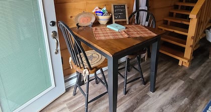 Cozy 1-bedroom studio in adorable Selinsgrove with AC and amenities