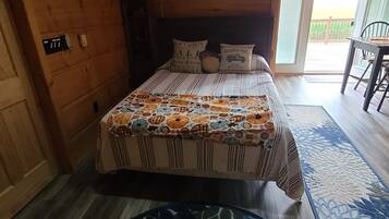 Silitysrauta/-lauta, Wi-Fi, vuodevaatteet