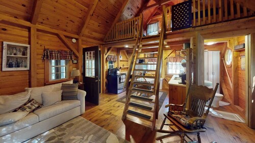 Quaint 1 Bedroom/1 Bath streamside Timber Frame cabin minutes from Lincoln, ME.