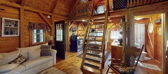 Quaint 1 Bedroom/1 Bath streamside Timber Frame cabin minutes from Lincoln, ME.