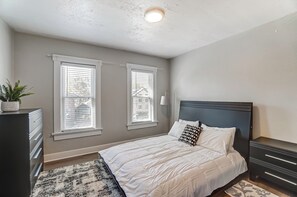 3 bedrooms, iron/ironing board, free WiFi, bed sheets