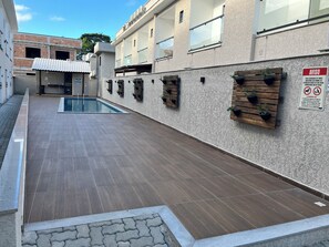 Pool - Apartment 13, a 6-minute walk from Taperapuan beach. (Porto Seguro)