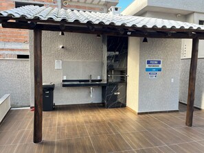 Terrace/patio - Apartment 13, a 6-minute walk from Taperapuan beach. (Porto Seguro)