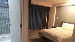 17 chambres, fer et planche à repasser, Wi-Fi, draps fournis