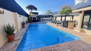 Kolam renang outdoor