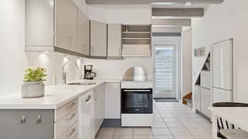 Réfrigérateur, four, plaque de cuisson, lave-vaisselle