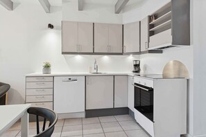 Kühlschrank, Ofen, Herdplatte, Geschirrspüler