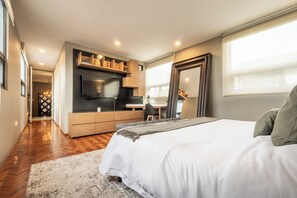 4 Schlafzimmer, Zimmersafe, Schreibtisch, Bügeleisen/Bügelbrett
