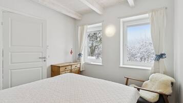 3 bedrooms, iron/ironing board