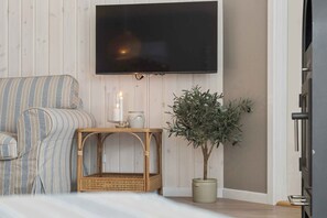 3 bedrooms, iron/ironing board, travel cot, free WiFi