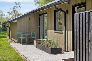 Outdoor dining - Cozy little cottage close to the Limfjord (Storvorde)