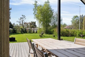 Outdoor dining - Cozy little cottage close to the Limfjord (Storvorde)