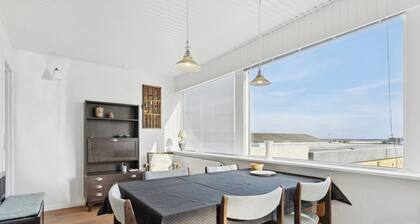 Centrally located townhouse with portseaviews