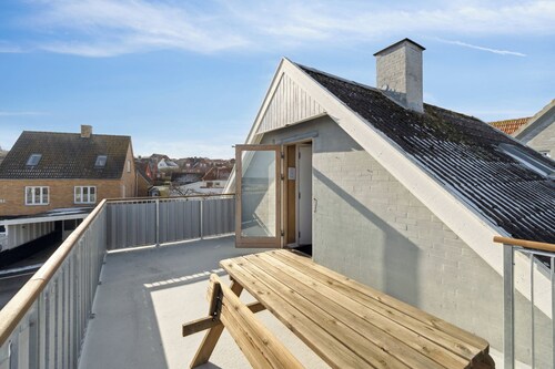 Centrally located townhouse with portseaviews
