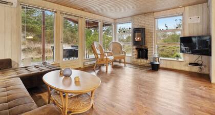Nature-focused cottage near sea and beaches
