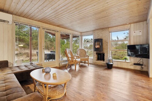 Nature-focused cottage near sea and beaches