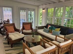 TV - Monthly rental-Old town one level home w/ shared, heated pool, parking, a/c,heat (Key West)
