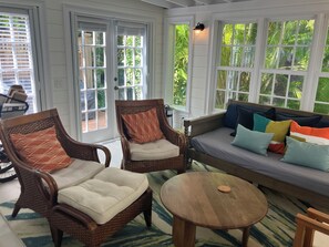TV - Monthly rental-Old town one level home w/ shared, heated pool, parking, a/c,heat (Key West)