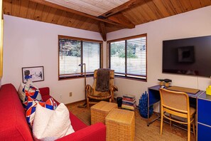 TV, fireplace, offices - Cozy 1BD & Loft for 4 Near Community Pool & Trails (Sea Ranch)